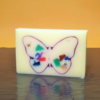 KANU Duftseife eckig Motiv Schmetterling Pflaume 80g